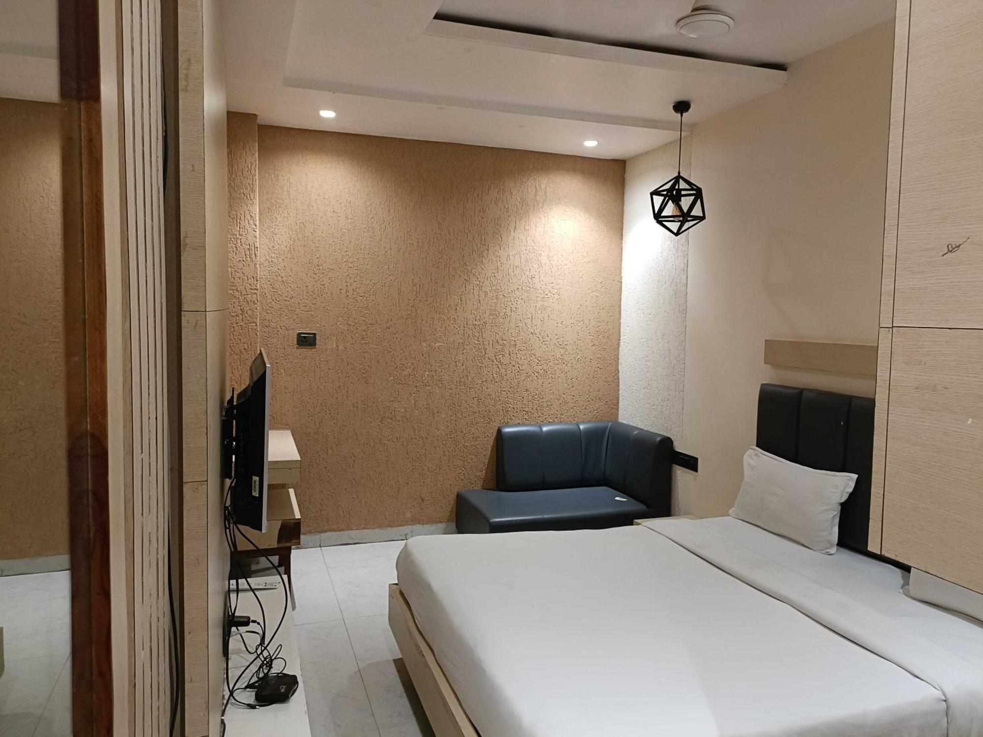 โอโย 8561 โฮเต็ล ซัน พาร์ค Hotel โบปาล ภายนอก รูปภาพ